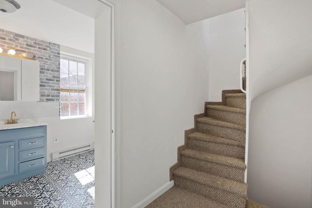 938 ERNST STREET