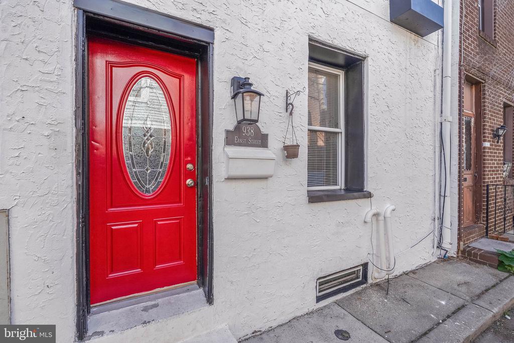 938 ERNST STREET