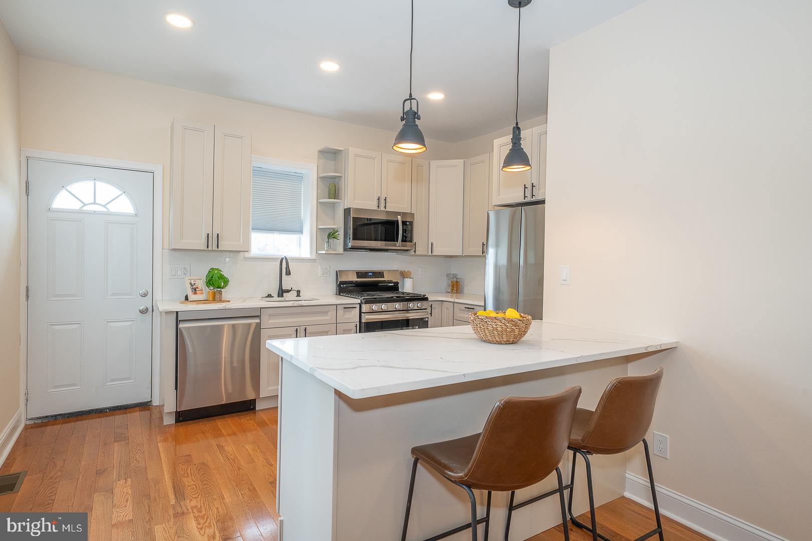5246 RIDGE AVENUE