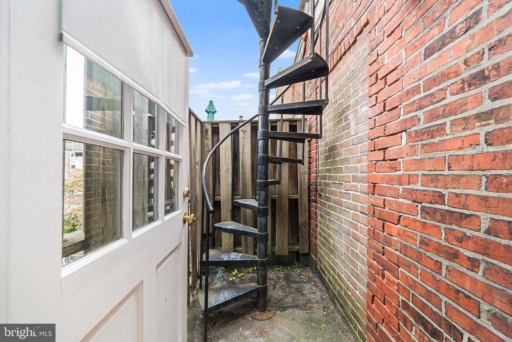 2231 GREEN STREET 5