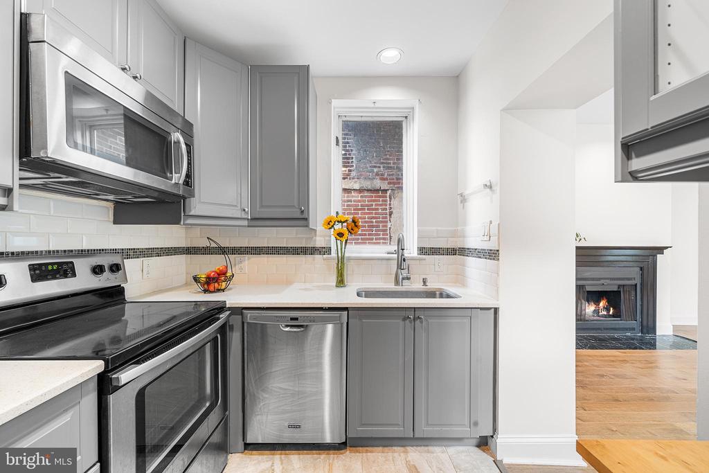 2231 GREEN STREET 5