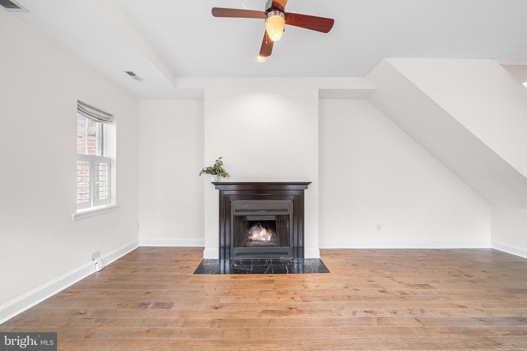 2231 GREEN STREET 5