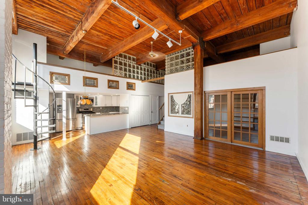 700 S 10TH STREET 2F