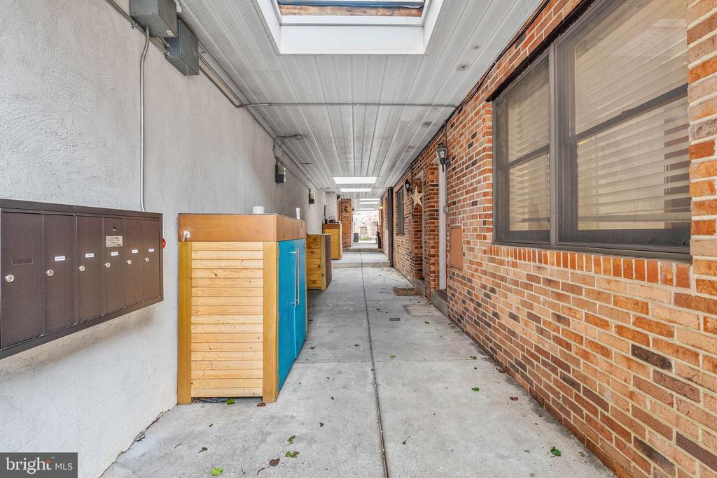 238 QUEEN STREET 1