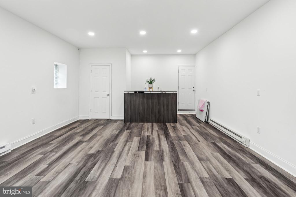 1633 W OXFORD STREET