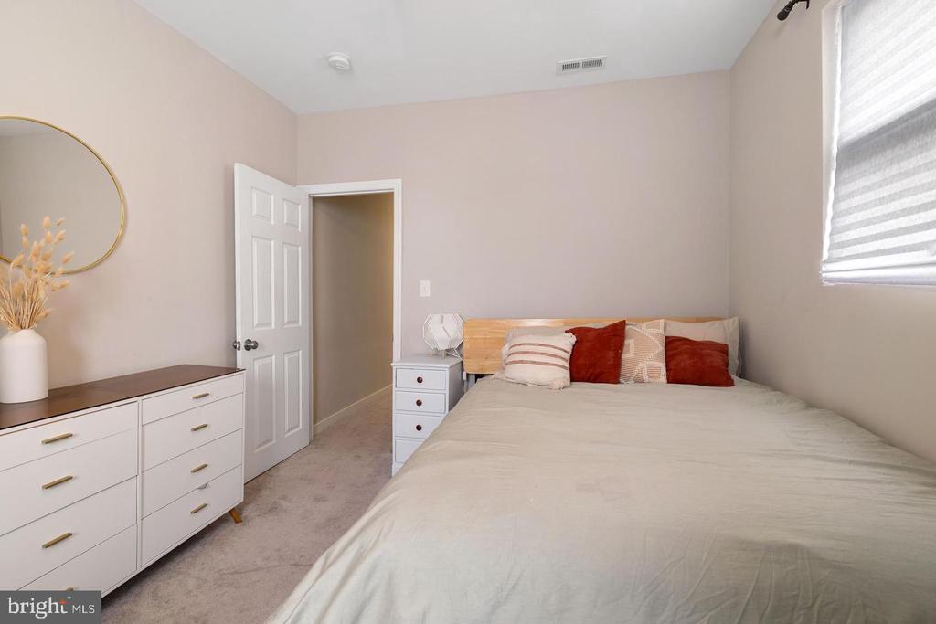 1741 GEORGES LANE