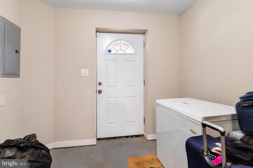 1741 GEORGES LANE