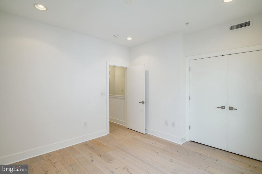702 N FRONT STREET 12 2
