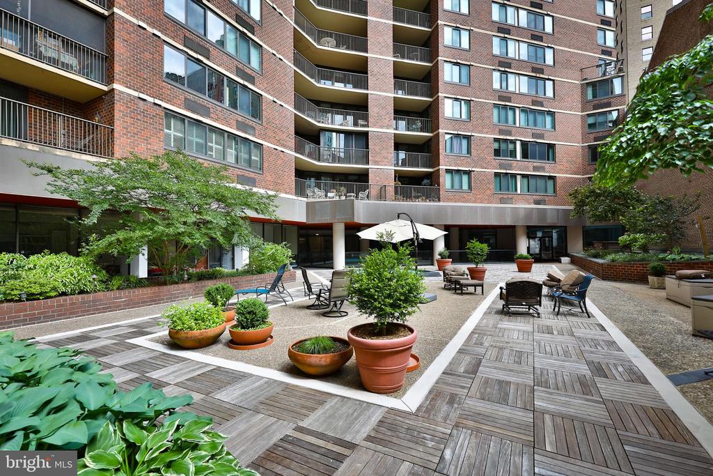 1420 LOCUST STREET 11C