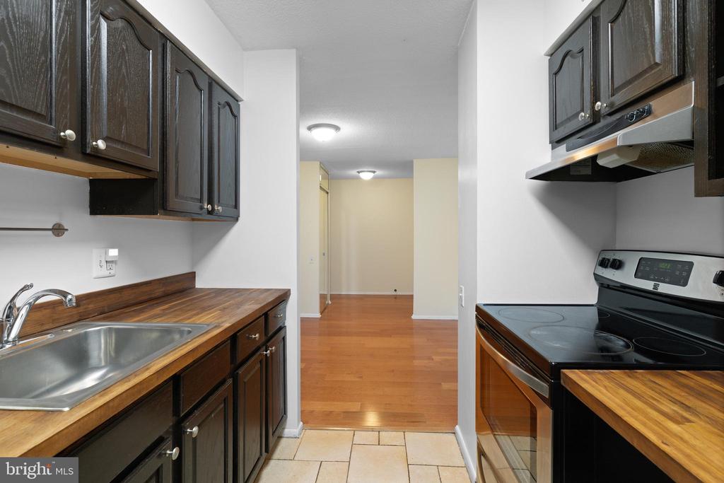 1420 LOCUST STREET 11C