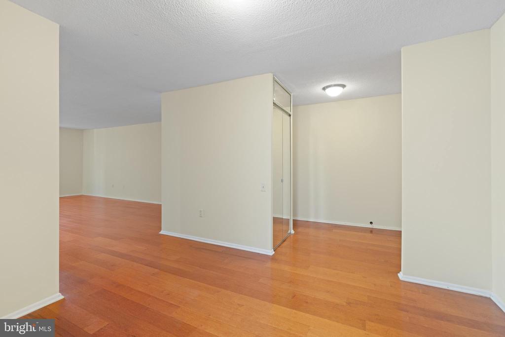 1420 LOCUST STREET 11C