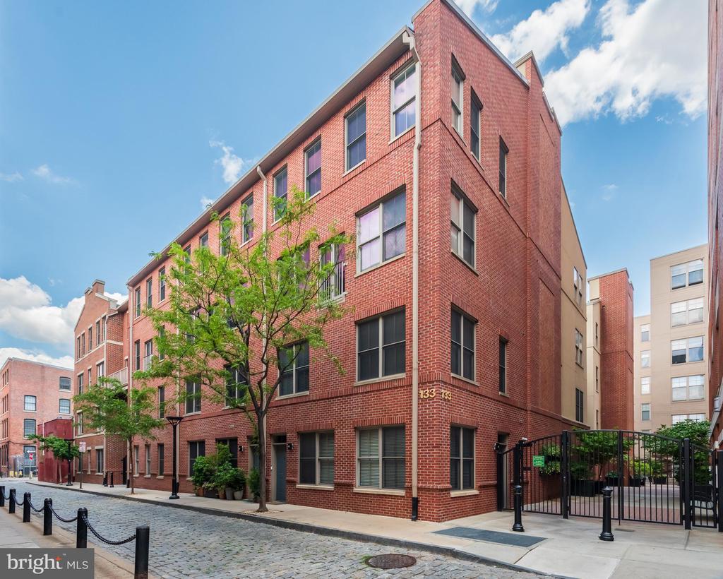 133 N BREAD STREET J3