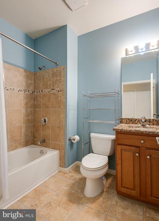 133 N BREAD STREET J3