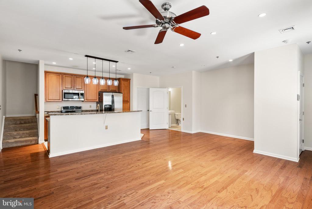 133 N BREAD STREET J3