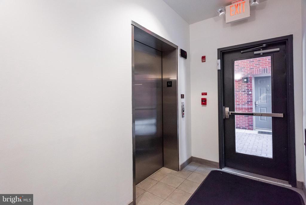 133 N BREAD STREET J3