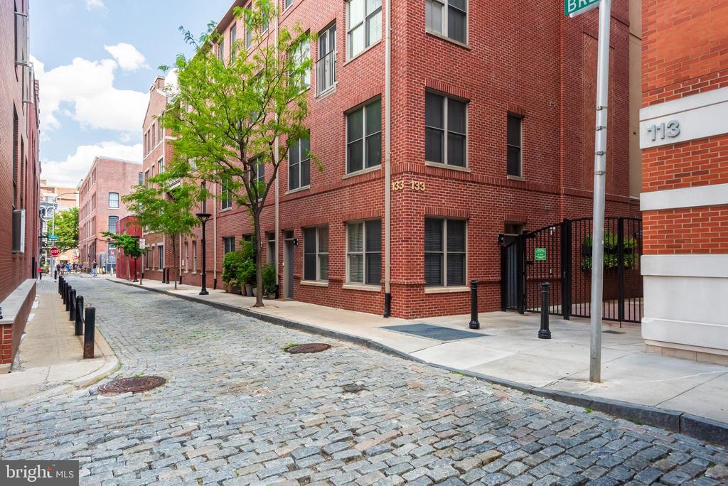 133 N BREAD STREET J3