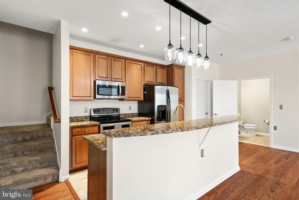 133 N BREAD STREET J3
