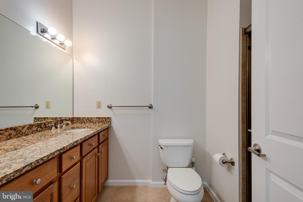133 N BREAD STREET J3
