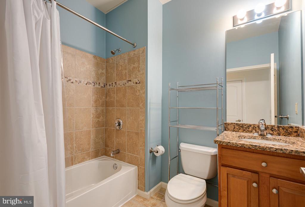 133 N BREAD STREET J3