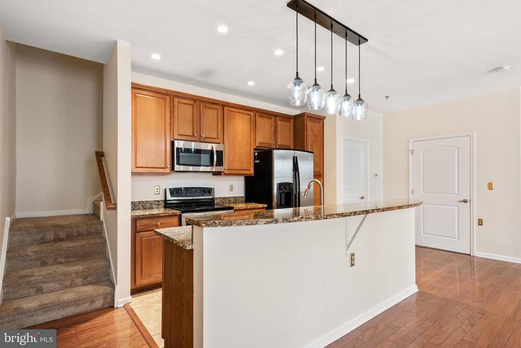 133 N BREAD STREET J3
