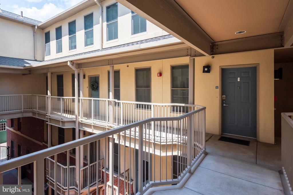 133 N BREAD STREET J3