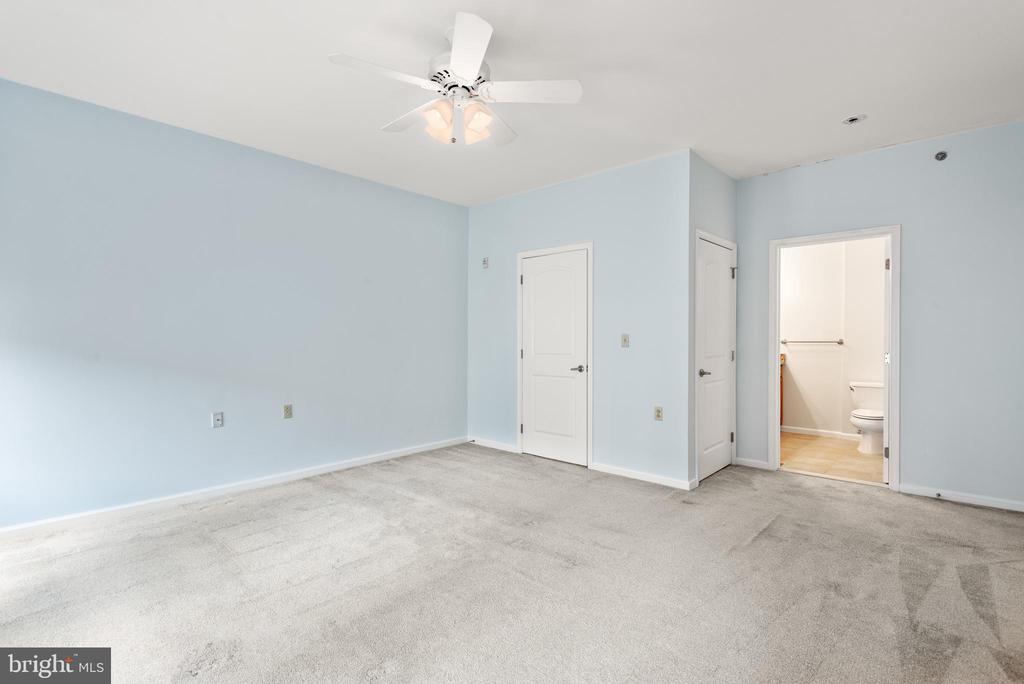 133 N BREAD STREET J3