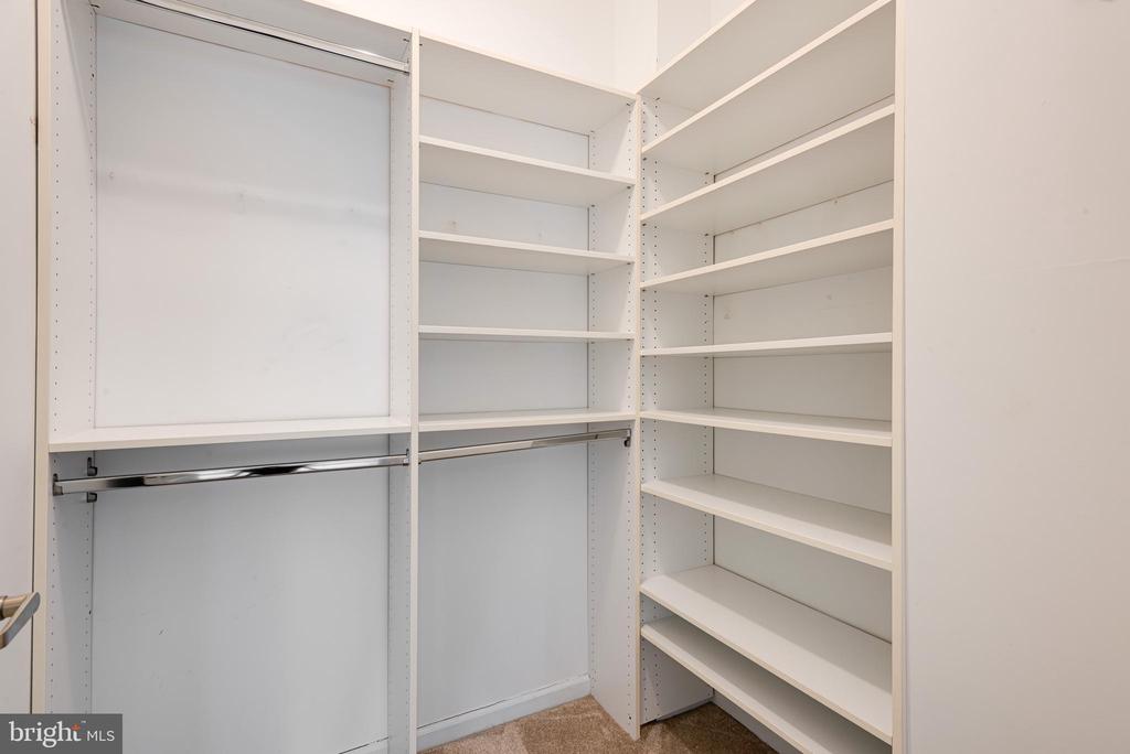 133 N BREAD STREET J3