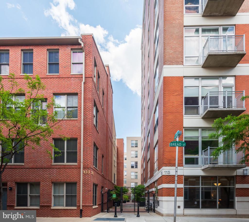 133 N BREAD STREET J3