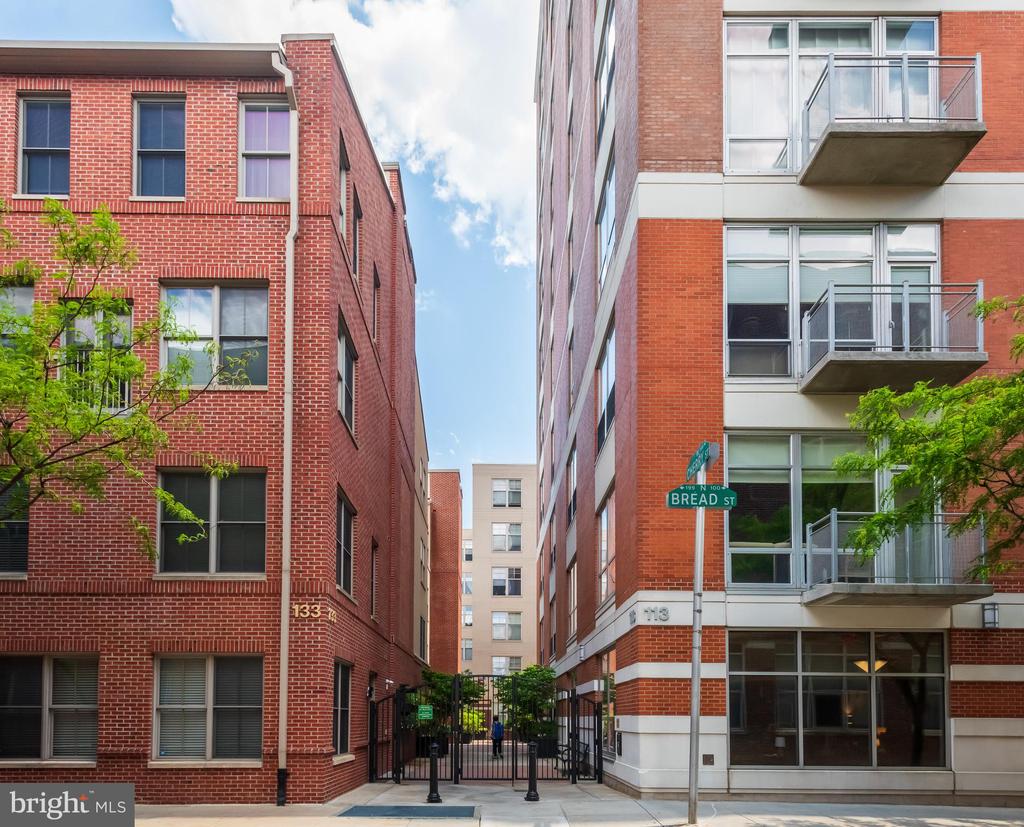 133 N BREAD STREET J3