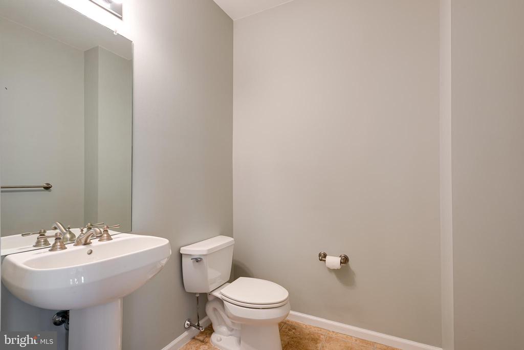 133 N BREAD STREET J3