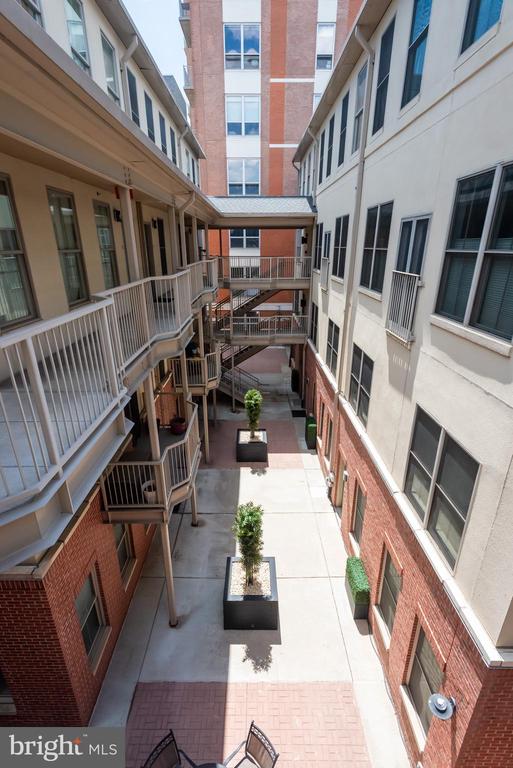 133 N BREAD STREET J3
