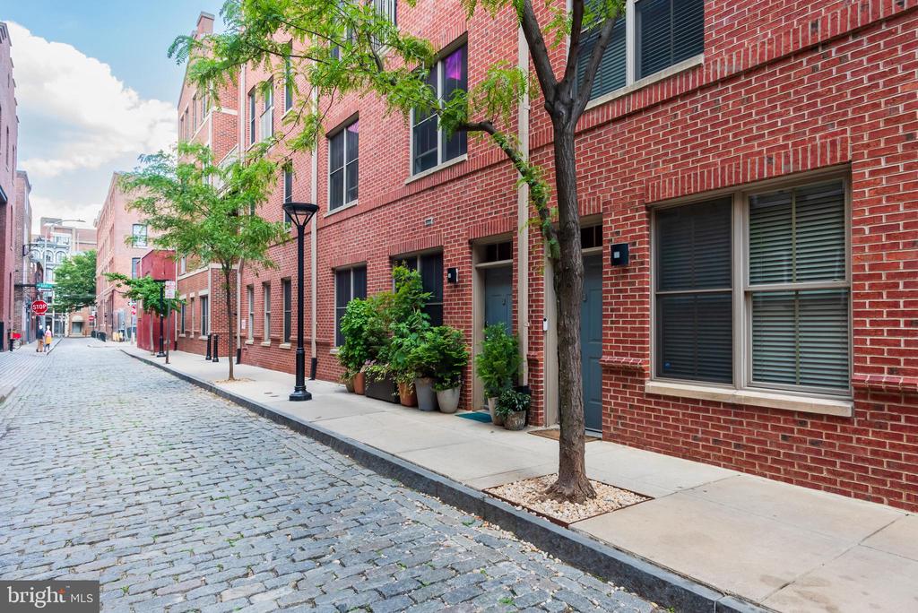 133 N BREAD STREET J3