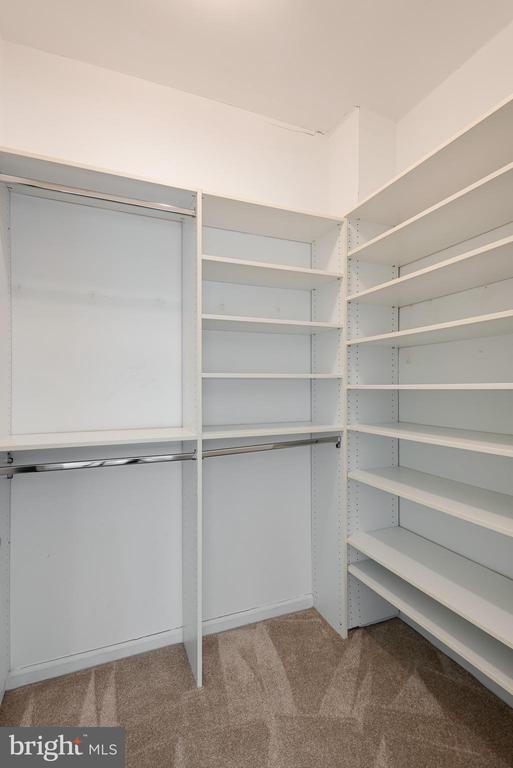 133 N BREAD STREET J3