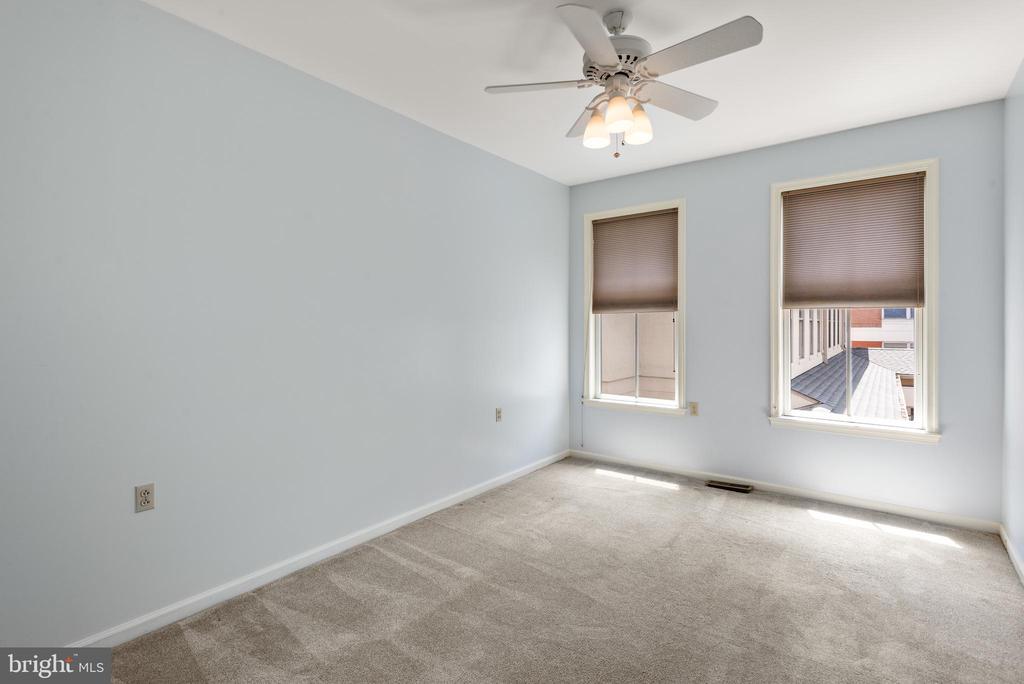 133 N BREAD STREET J3