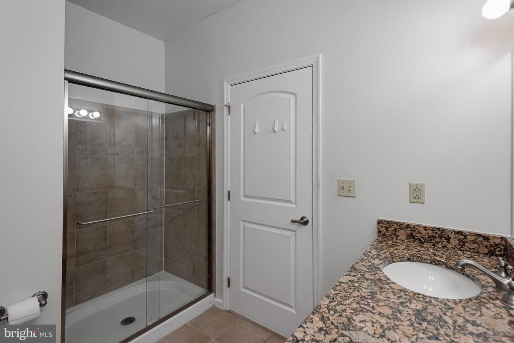 133 N BREAD STREET J3