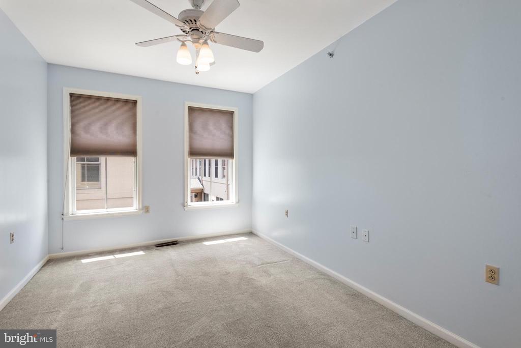 133 N BREAD STREET J3