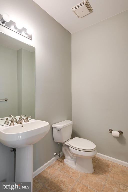133 N BREAD STREET J3