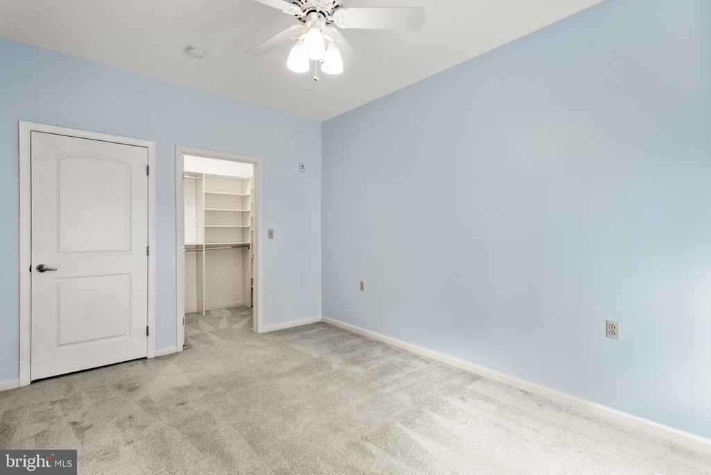133 N BREAD STREET J3