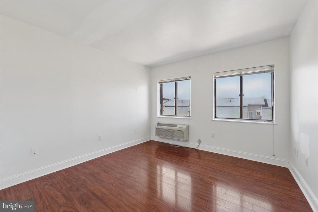 200 LOMBARD STREET 10 607
