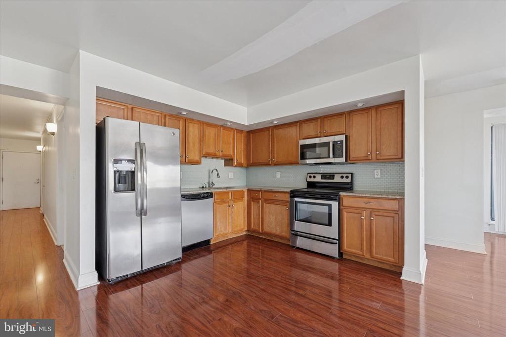 200 LOMBARD STREET 10 607