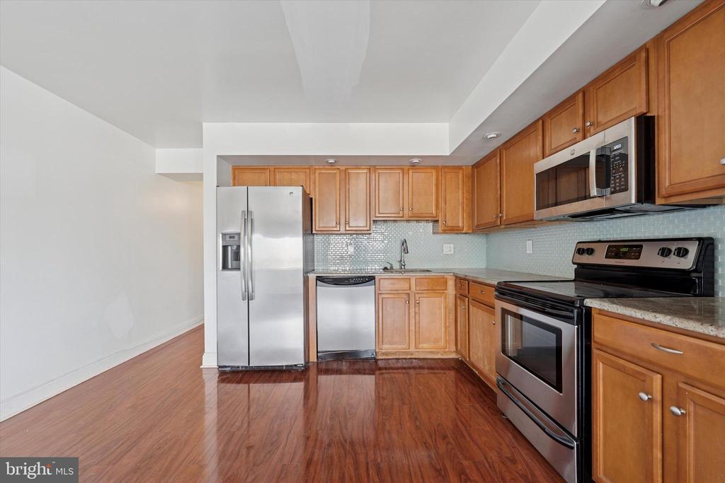 200 LOMBARD STREET 10 607