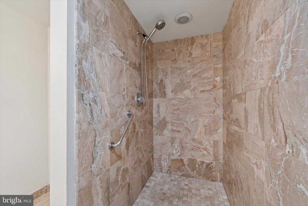 200 LOMBARD STREET 10 607