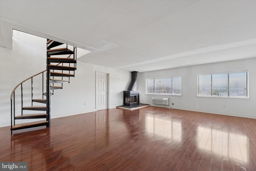 200 LOMBARD STREET 10 804