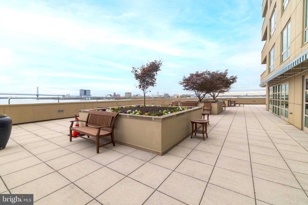 717 S COLUMBUS BOULEVARD 707