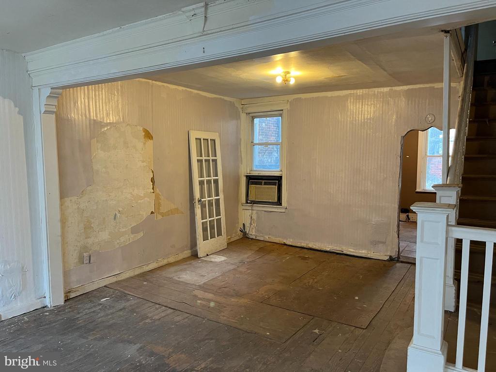 403 DALY STREET