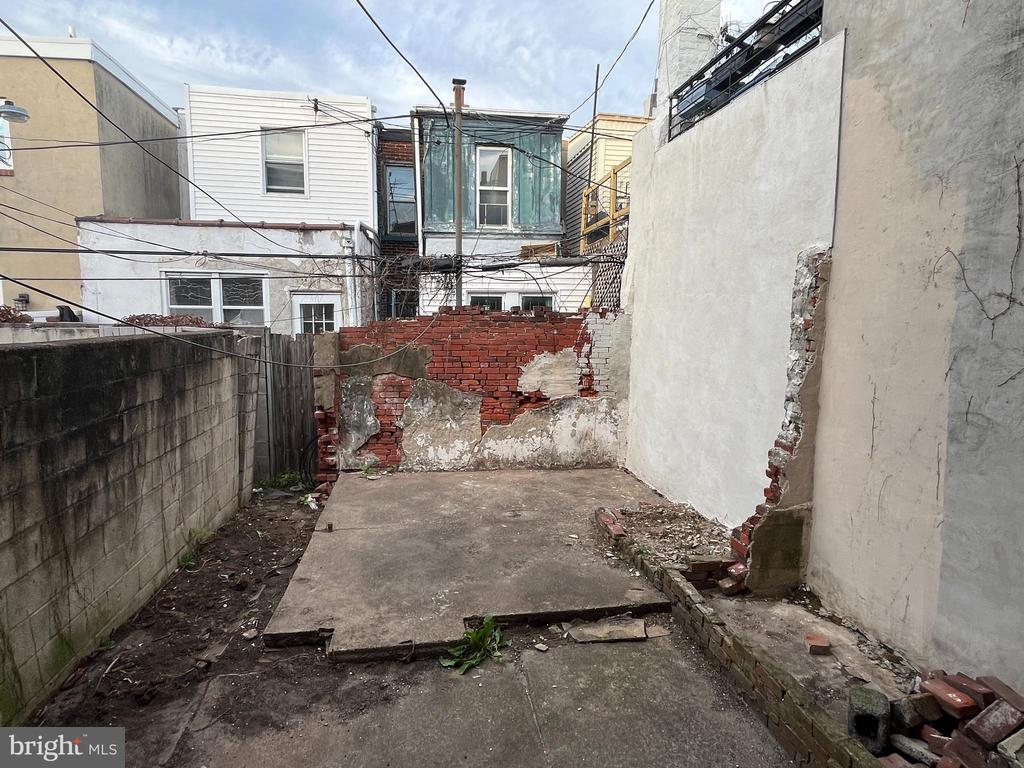 403 DALY STREET