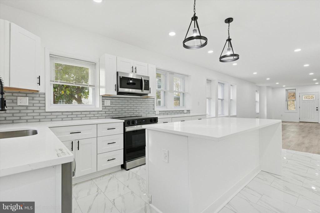 7313 LIMEKILN PIKE