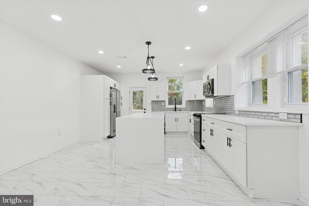 7313 LIMEKILN PIKE