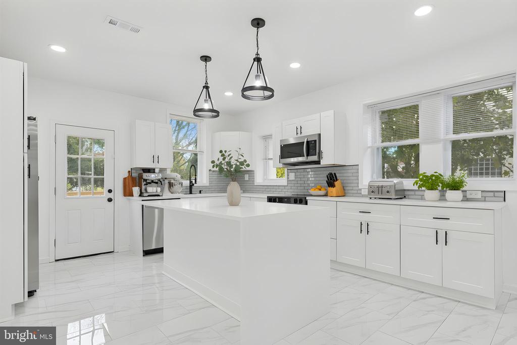 7313 LIMEKILN PIKE