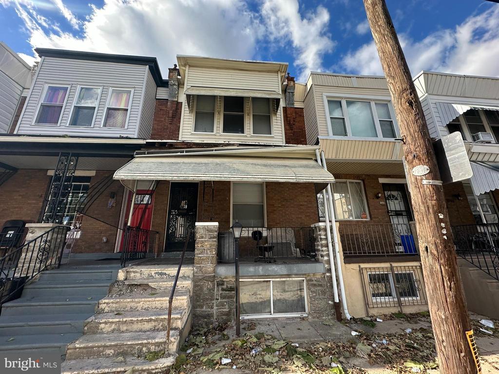 1942 N HOLLYWOOD STREET